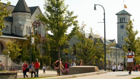 Университет Куинс - Queen's University - 2