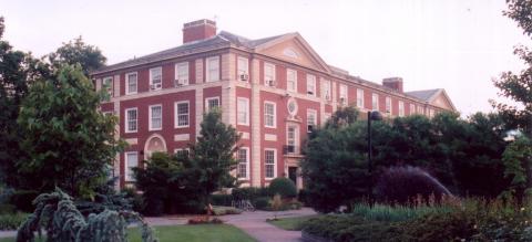 Университет Адельфи - Adelphi University - 3