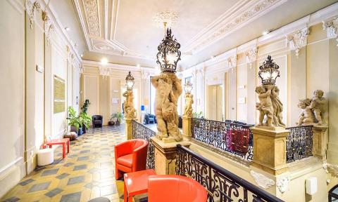 Англо-Американский университет - Anglo-American University - 2