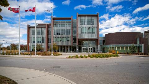 Сентенниал Колледж - 4