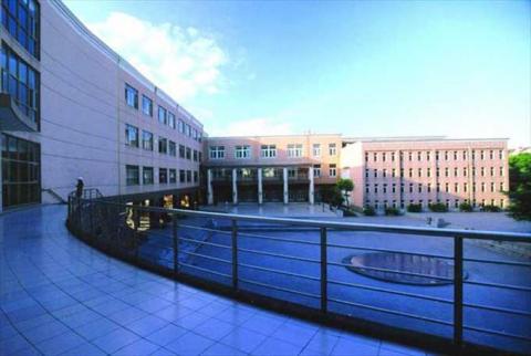 Шанхайский университет финансов и экономики - 4