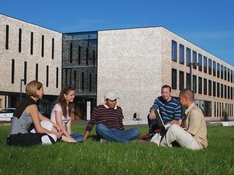 Университет прикладных наук Фуртвангена - Hochschule Furtwangen University