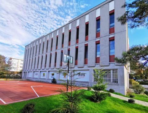 Американский университет в Швейцарии - 7